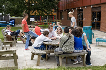 Studenten die na de les relaxen