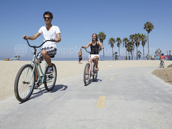 Fietsen op het strand