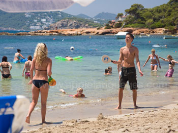 Op het strand relaxen na de les