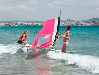 Studenten aan het windsurfen