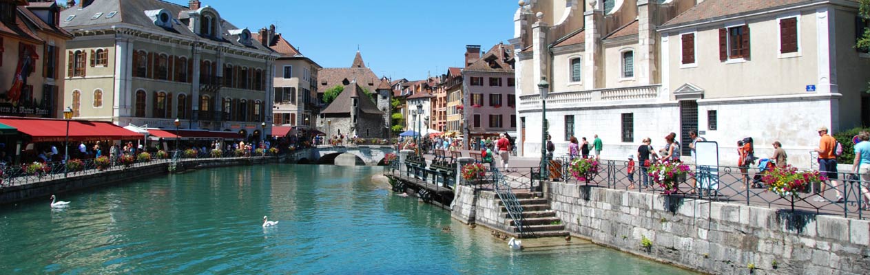 Frans in de binnenstad van Annecy