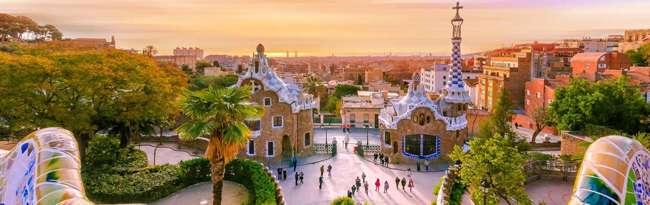 Park Güell bij zonsondergang in Barcelona, Spanje