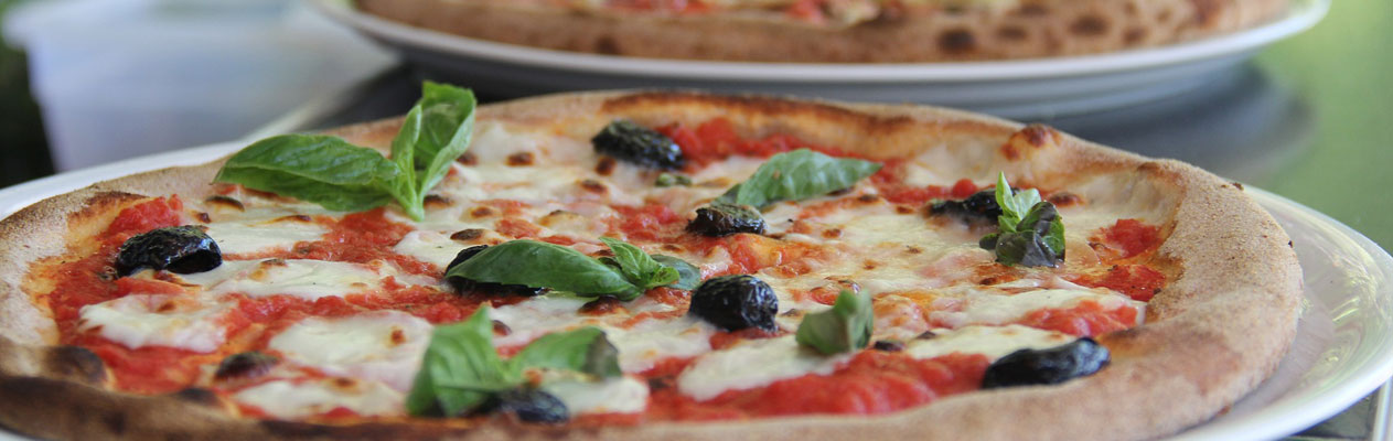 Italiaans en Pizzabakken in Napels, Italië
