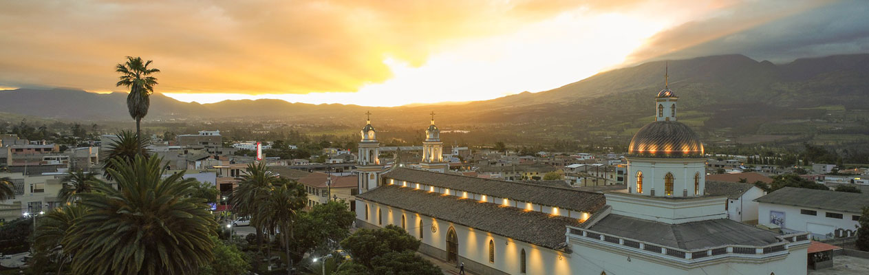 Zonsondergang boven Atuntaqui, Ecuador