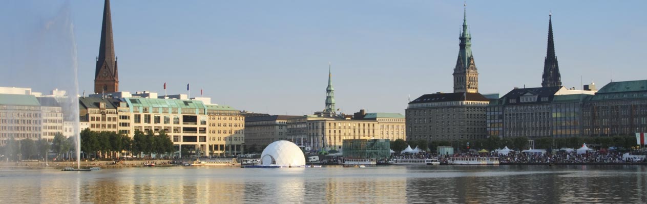 Uitzicht van Hamburg over het Alstermeer