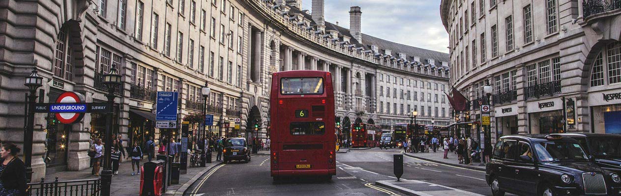 Dubbeldekker bus in Kensington, Londen