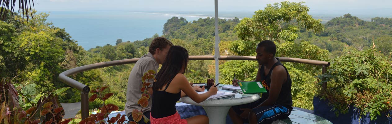 Spaans studerende studenten in Manuel Antonio