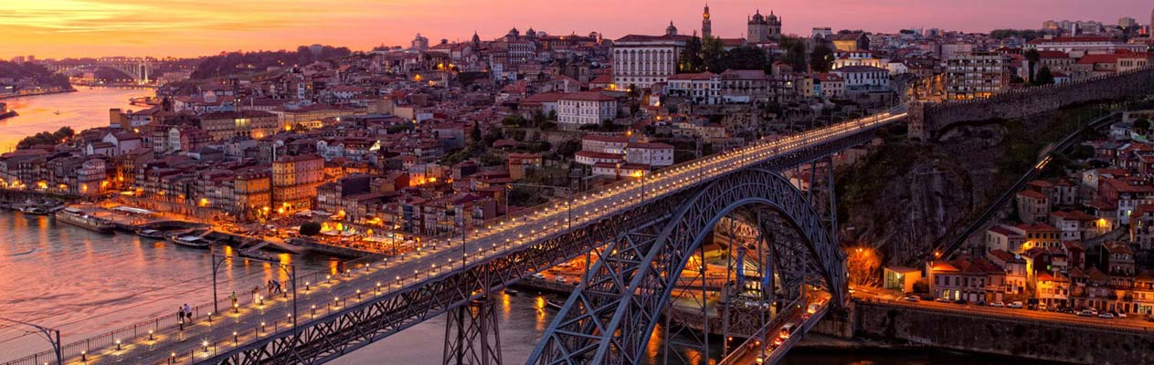 Dom Luís I-brug in Porto's historisch centrum