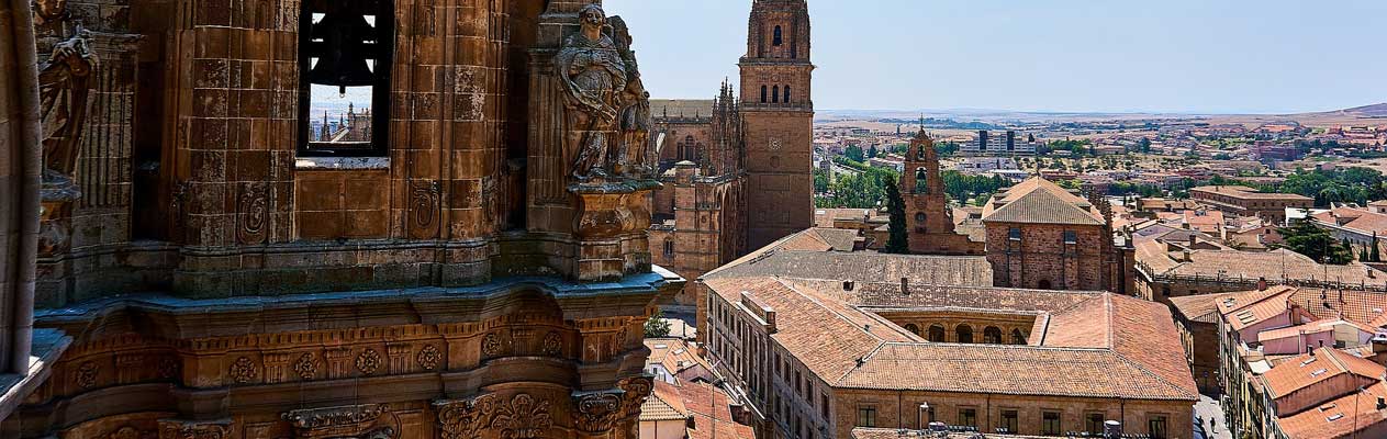 Salamanca's Pauselijke Universiteit en Spaanse platteland