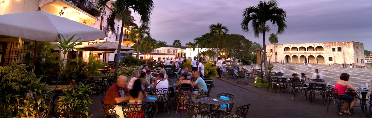 Cafés en terrassen s'avonds, Santo Domingo, hoofdstad van de Dominicaanse Republiek