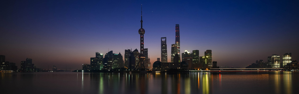 Wereldstad Shanghai, China bij nacht