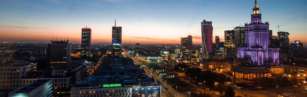 Warschau de hoofdstad van Polen bij nacht